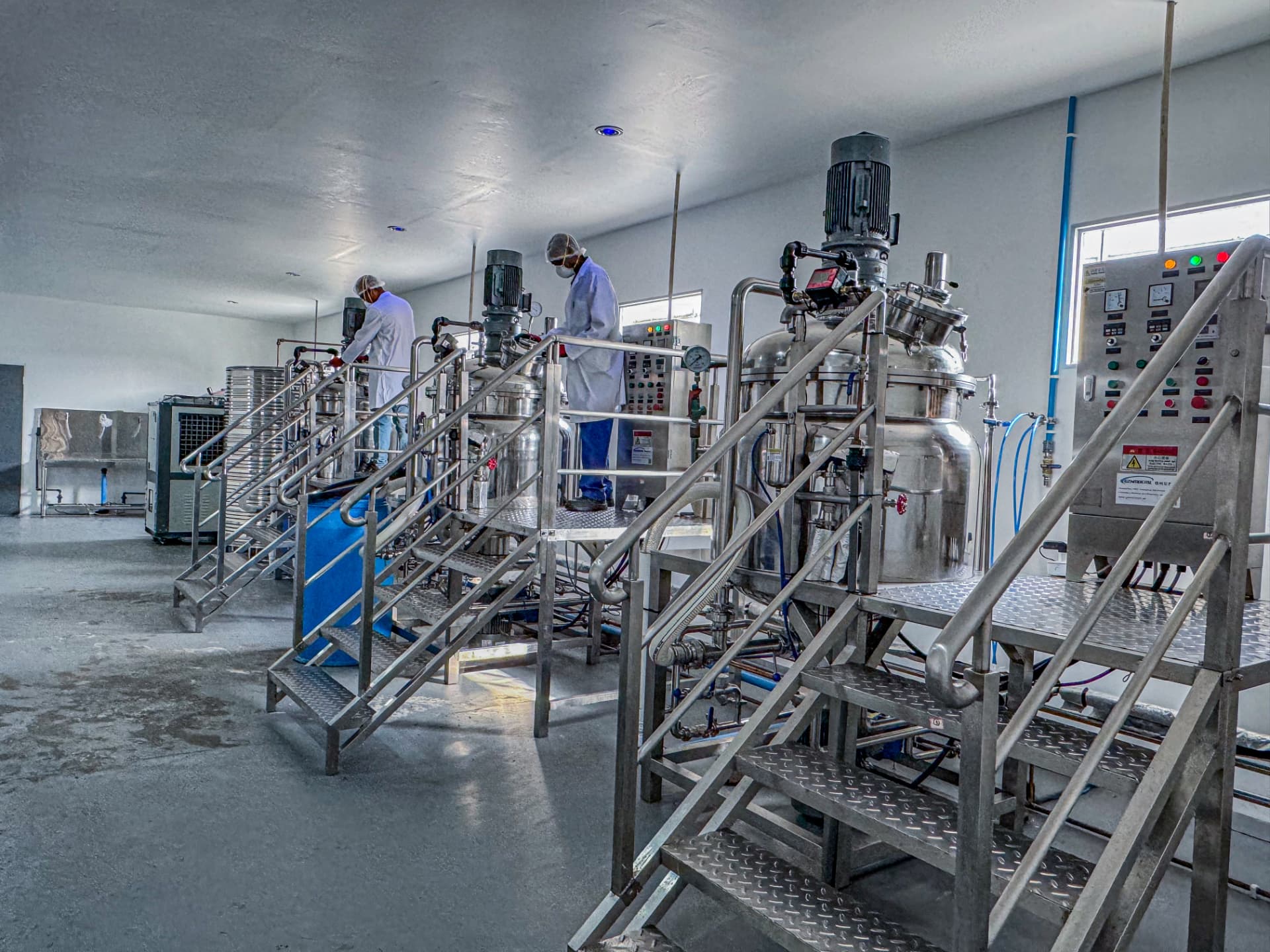 Mixing hall with multiple production vessels